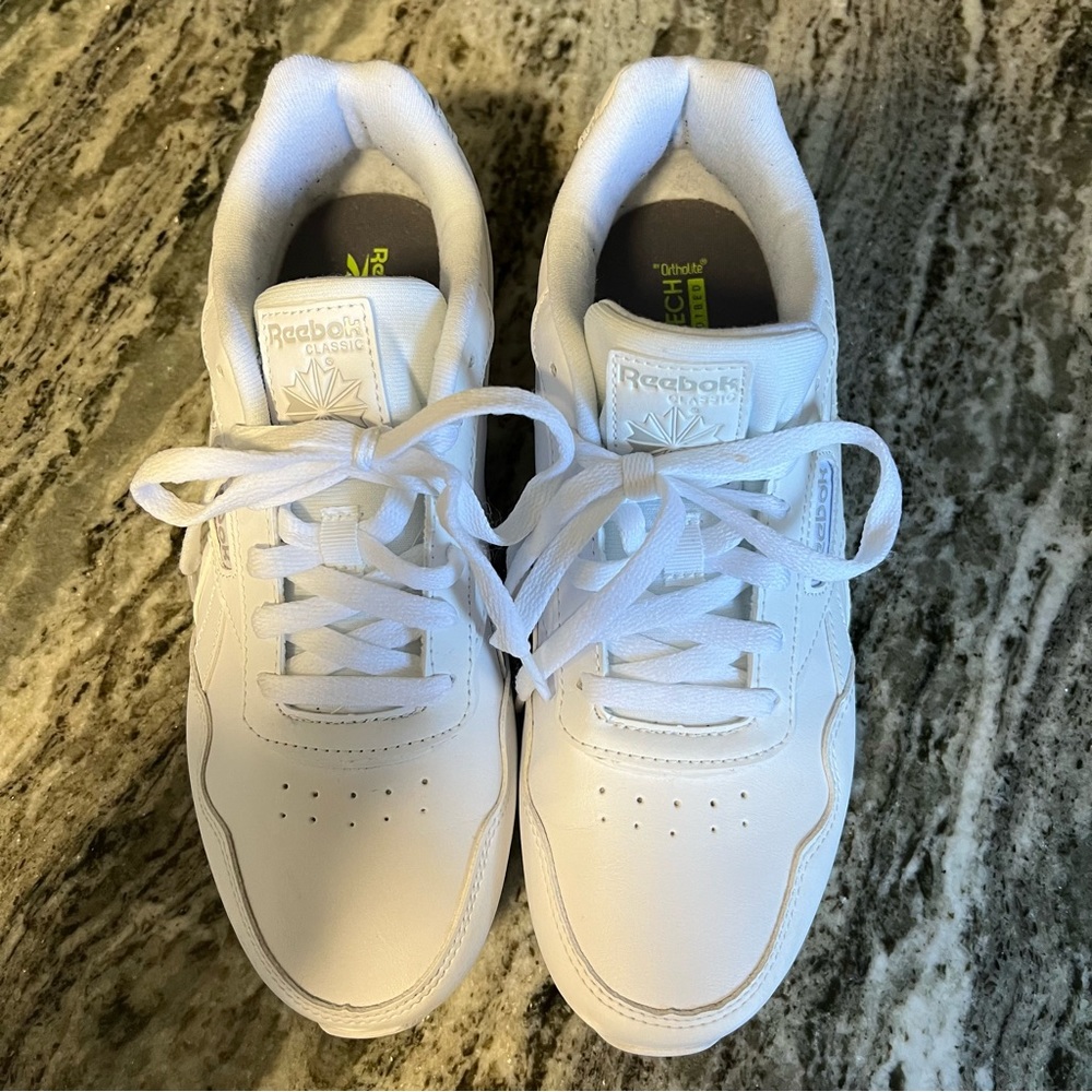 Reebok Classic Harman woman’s running sneaker.